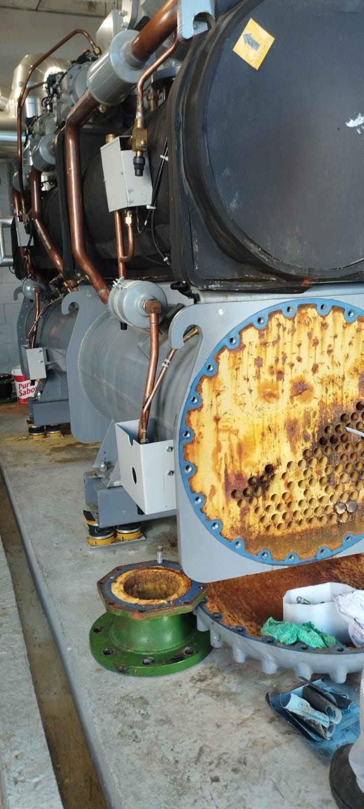 Manutenção de chiller com trocador de calor aberto
